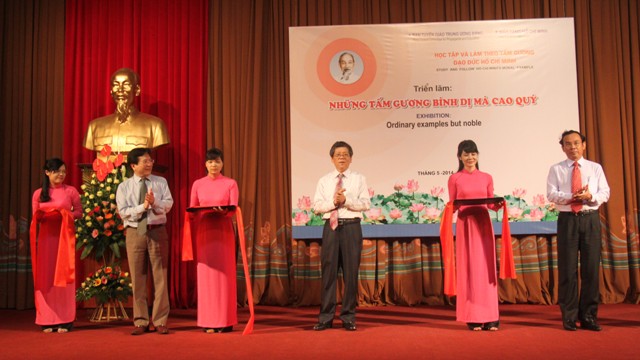 ການເຄື່ອນໄຫວແທດຈິງຕ່າງໆເພື່ອສະເຫຼີມ ສະຫຼອງ 124 ປີແຫ່ງ ວັນຄ້າຍວັນເກີດ ປະທານໂຮ່ຈິມິນ